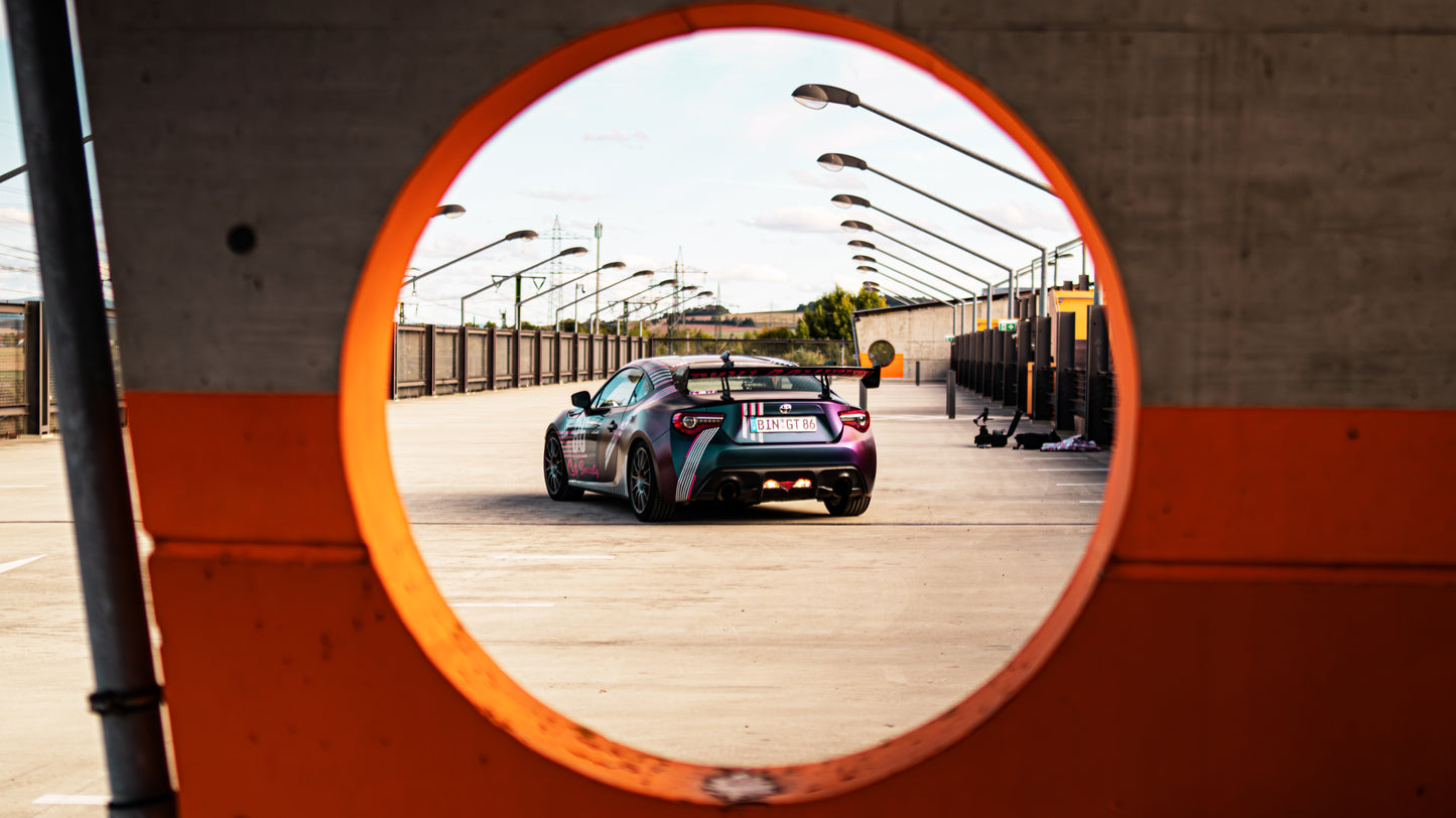 Auto-Content-Bundle: Fotos, Wunsch-Video & Custom T-Shirt